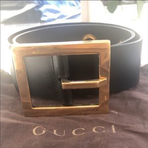 GUCCI BLACK LEATHER GOLD SQUARE BELT